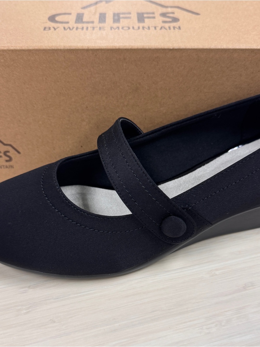 Cliffs by WHITE MOUNTAIN Black Mary Jane Wedge